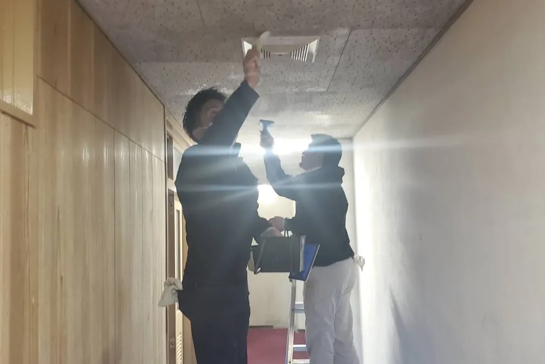 関市のプロカビ掃除業者がトレーニングジム施設のカビをスポットで解消！